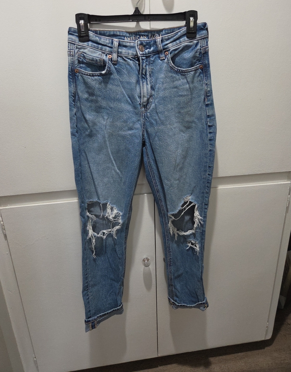 American Eagle Outfitters Light Blue Distressed Cropped Jeans